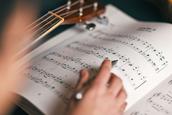aprender-um-instrumento-musical-agrega-na-sua-carreira